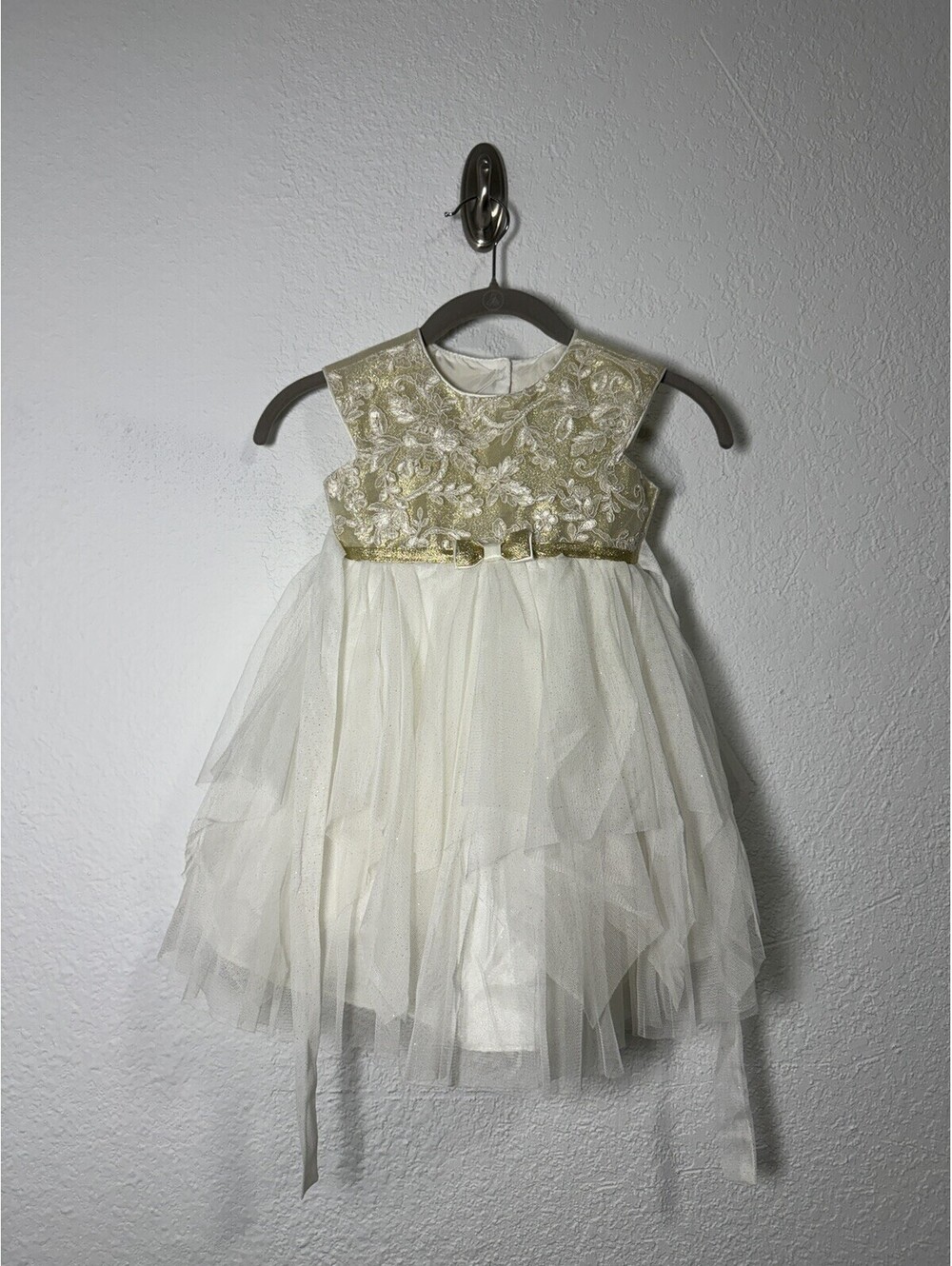 Girls 4T Cream And Gold Child’s Fancy Dress. Super Cute For Any Occasion.